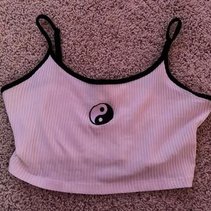 Very cropped Ying & Yang tanktop